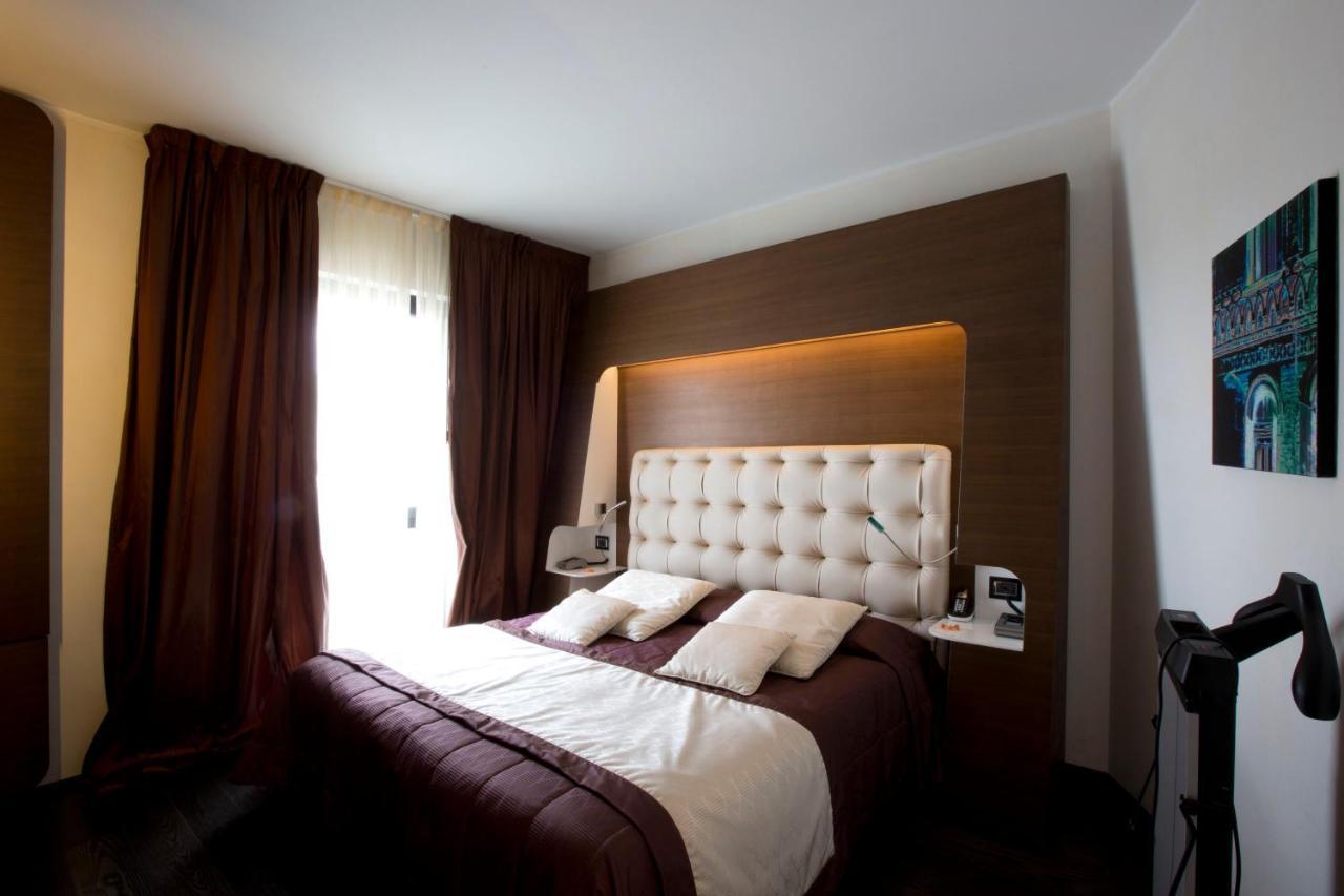 Palace Hotel Moderno 포르데노네 외부 사진