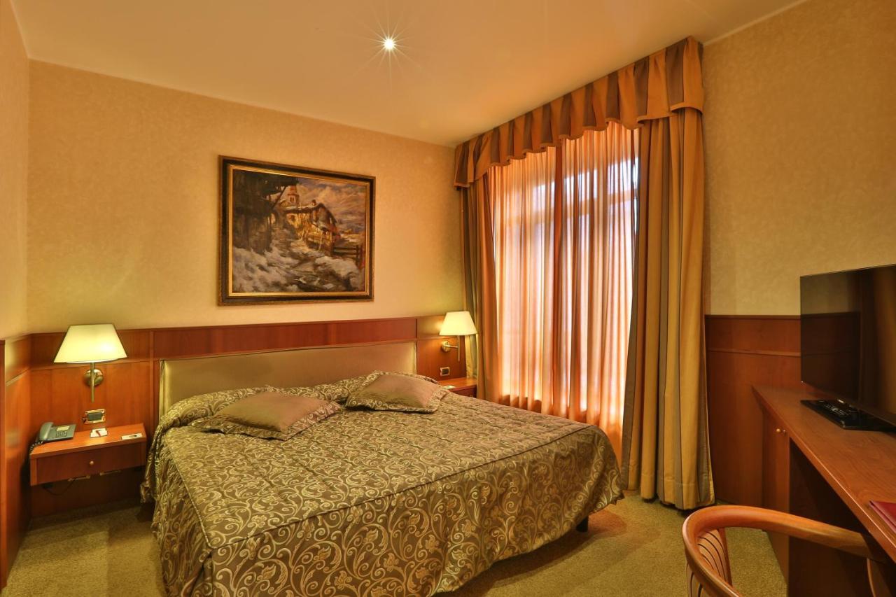 Palace Hotel Moderno 포르데노네 외부 사진